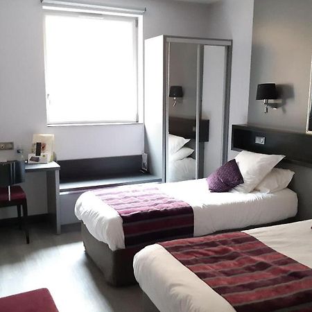 Logis Le Cheval Rouge Hotel Сант-Мену Екстериор снимка