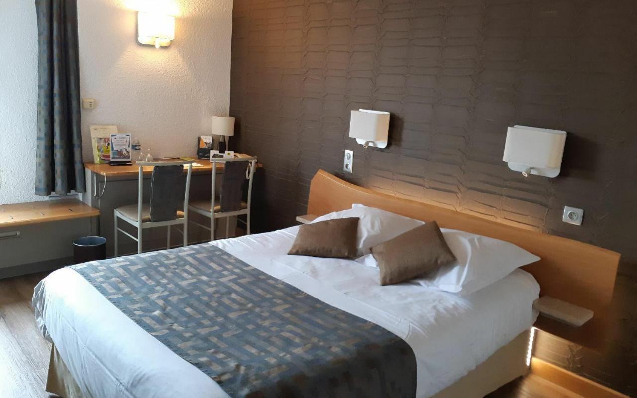 Logis Le Cheval Rouge Hotel Сант-Мену Екстериор снимка