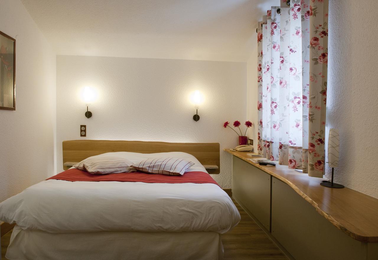 Logis Le Cheval Rouge Hotel Сант-Мену Стая снимка
