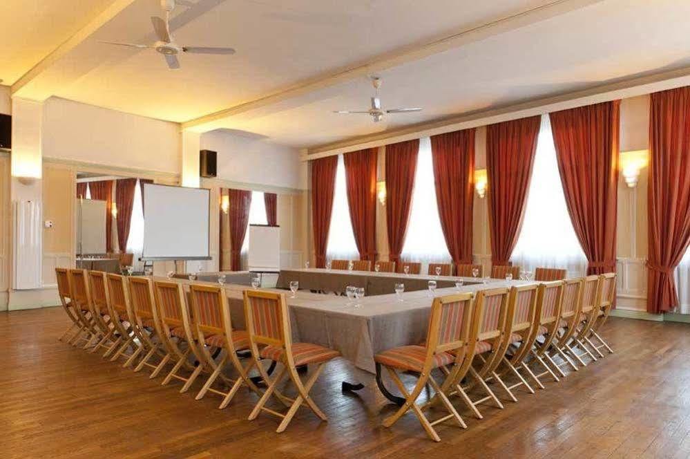 Logis Le Cheval Rouge Hotel Сант-Мену Екстериор снимка
